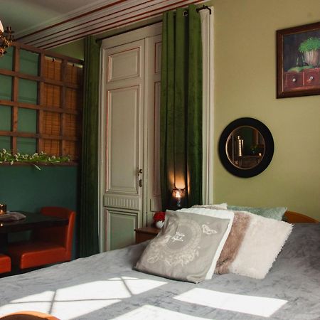 Maison D'Hote Les Notes Endormie Chambre Secrete Berzee Exterior photo