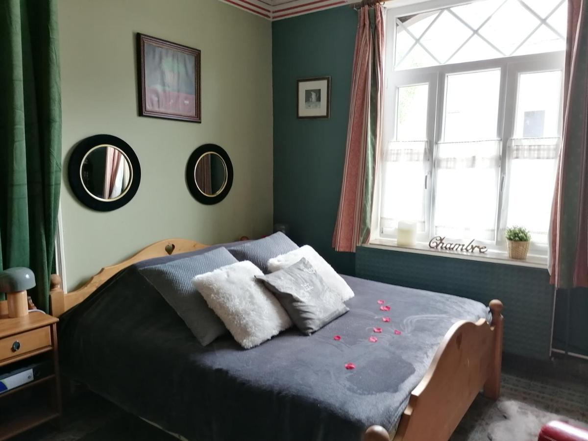 Maison D'Hote Les Notes Endormie Chambre Secrete Berzee Exterior photo