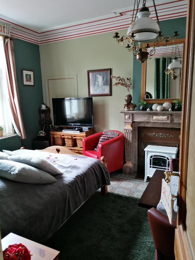 Maison D'Hote Les Notes Endormie Chambre Secrete Berzee Exterior photo