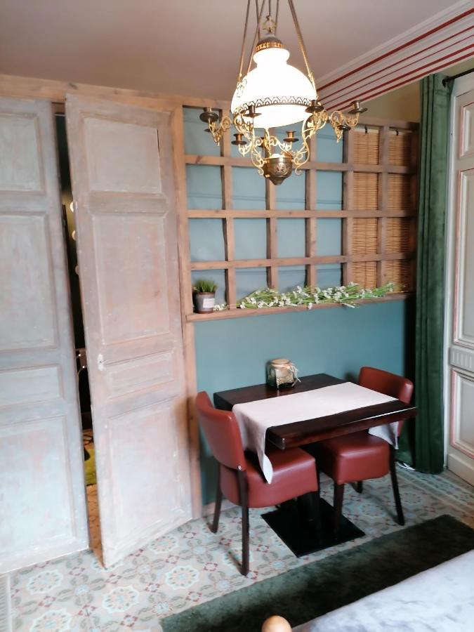 Maison D'Hote Les Notes Endormie Chambre Secrete Berzee Exterior photo