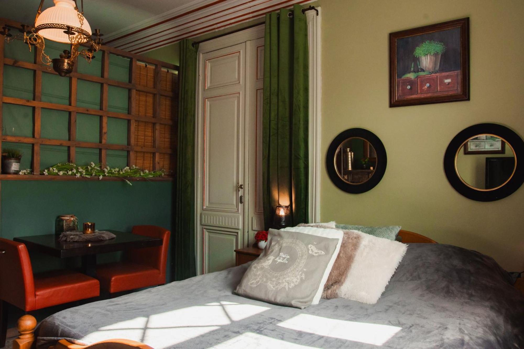 Maison D'Hote Les Notes Endormie Chambre Secrete Berzee Exterior photo